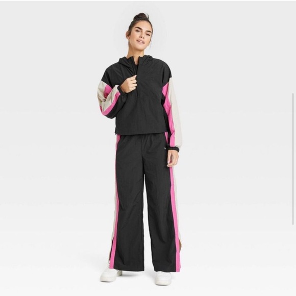 JoyLab Women's 1/2 Zip Colorblock Pullover Windbreaker - Picture 3 of 3